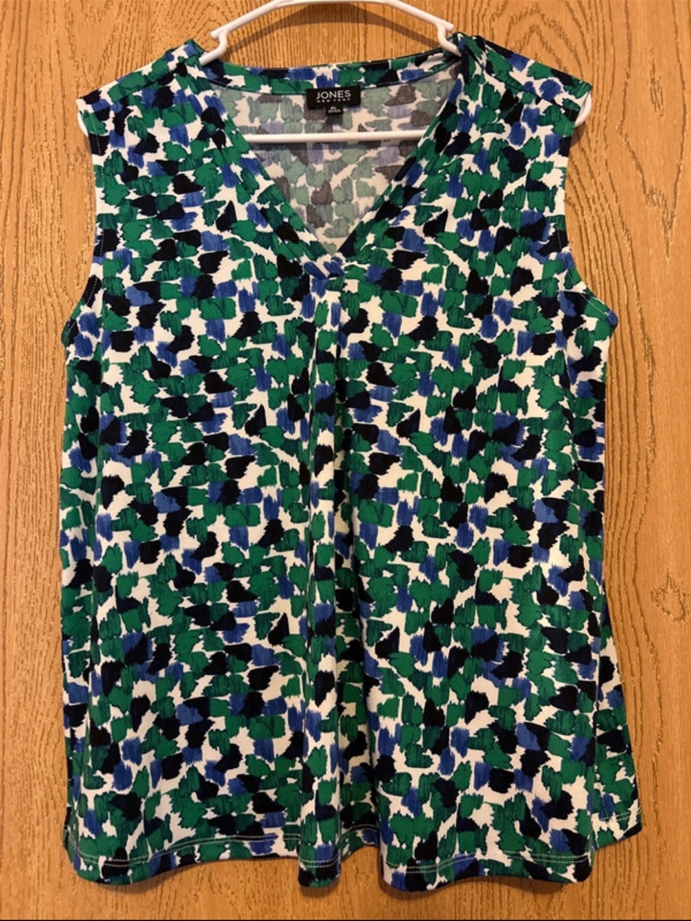 Jones New York Abstract V-Neck Sleeveless Top